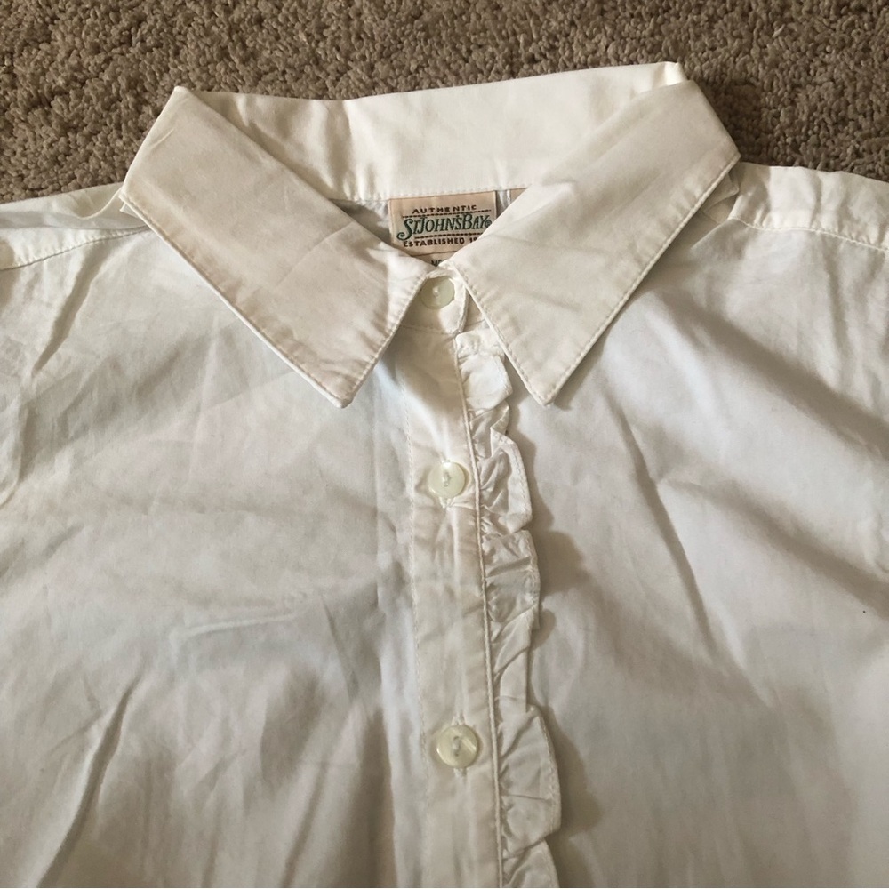 🆕 St. John’s Bay White Shirt - Picture 2 of 6